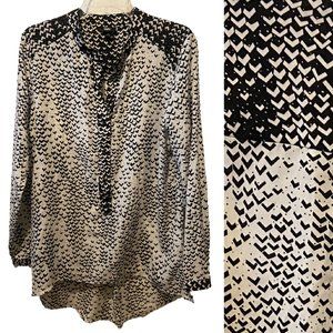 Mossimo black and white half button high low blouse sz L